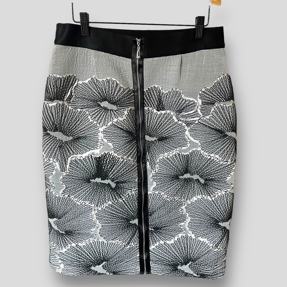 Gracia Skirt Full Back Zip Embroidered Gray Black White Textured Floral. - Picture 2 of 6